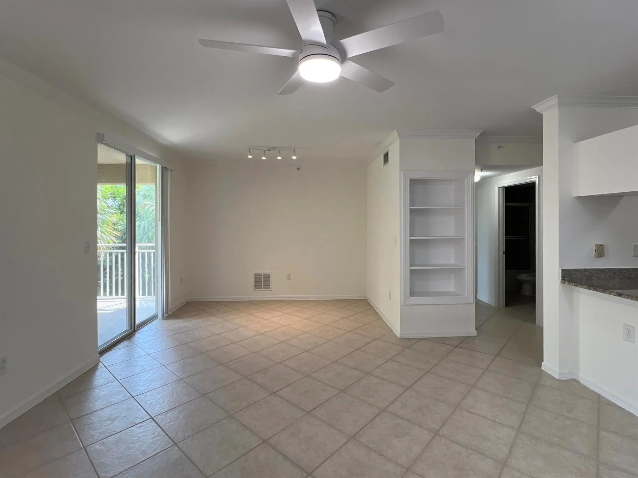 6410 Emerald Dunes Drive, #307