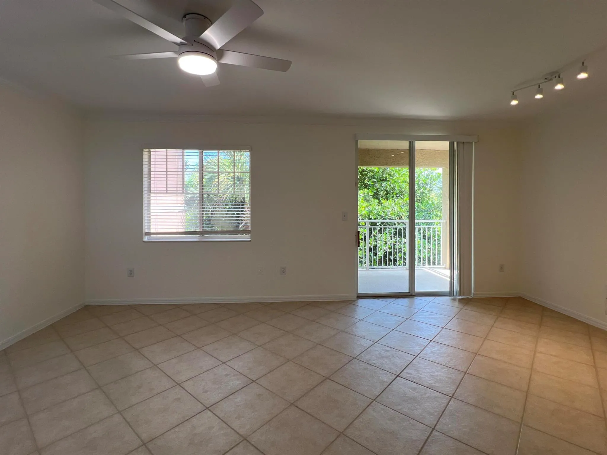 6410 Emerald Dunes Drive, #307