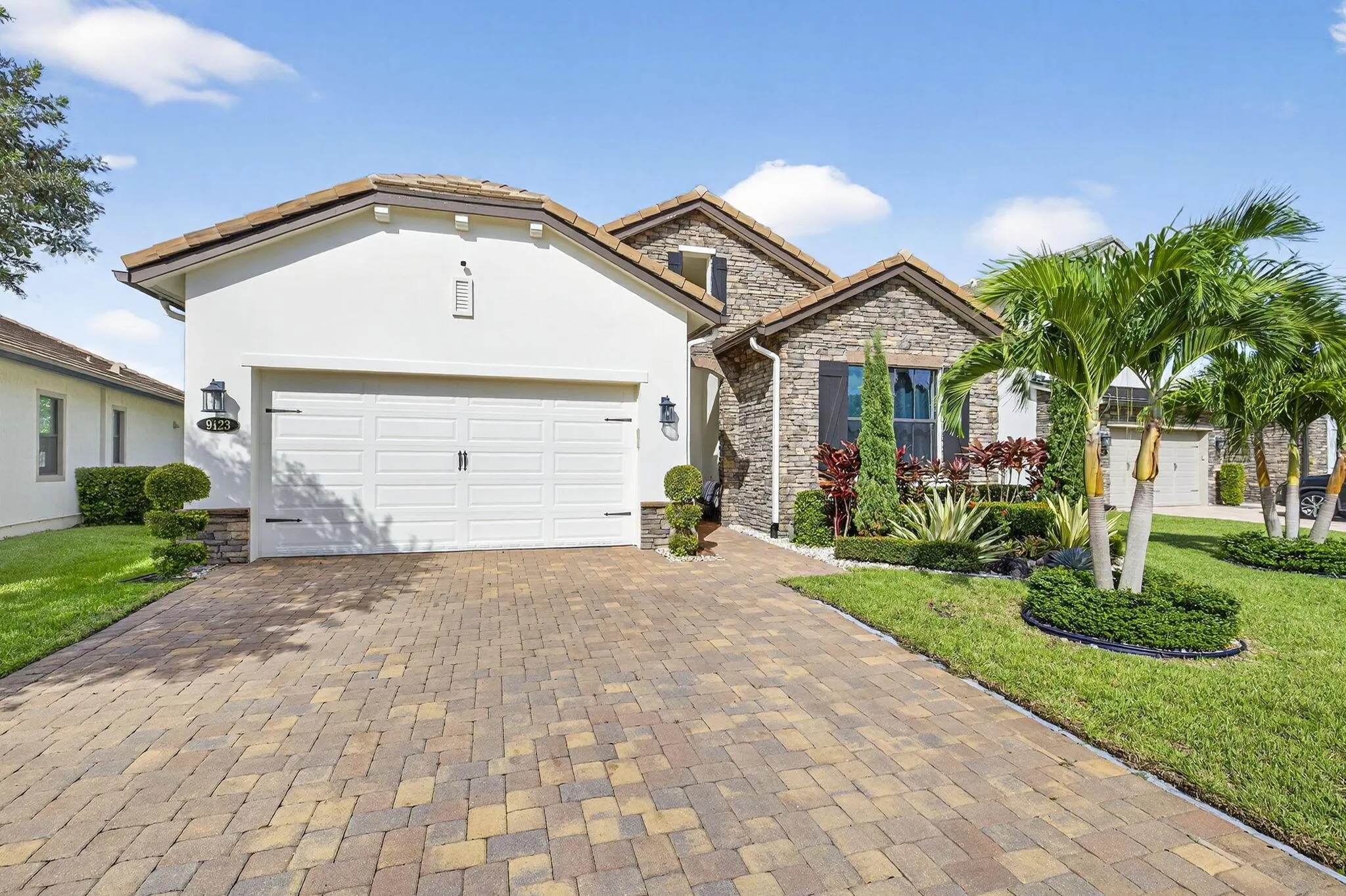 9123 Grand Prix Lane