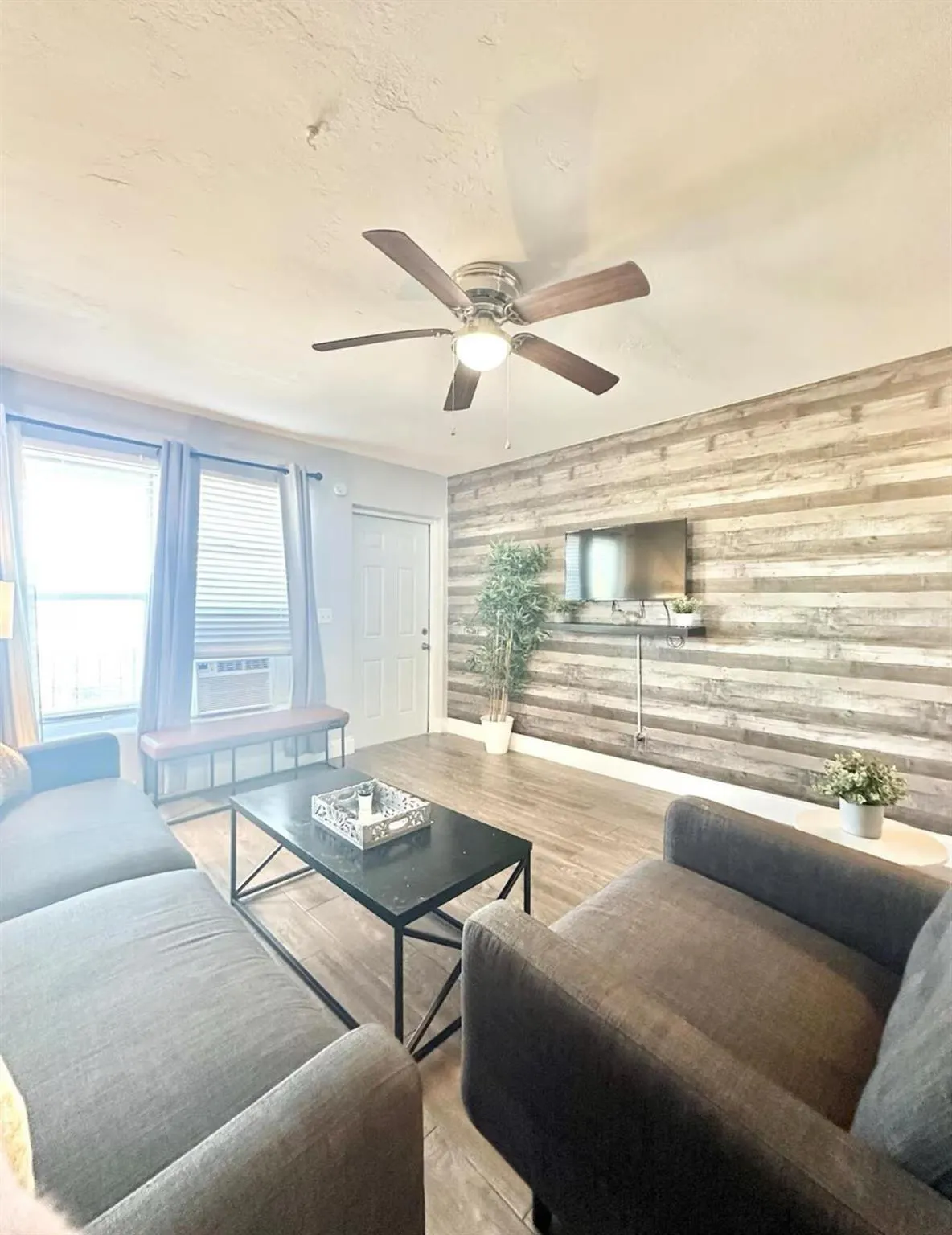 1501 N Federal Highway