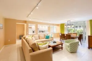 110 Half Moon Circle, #E2
