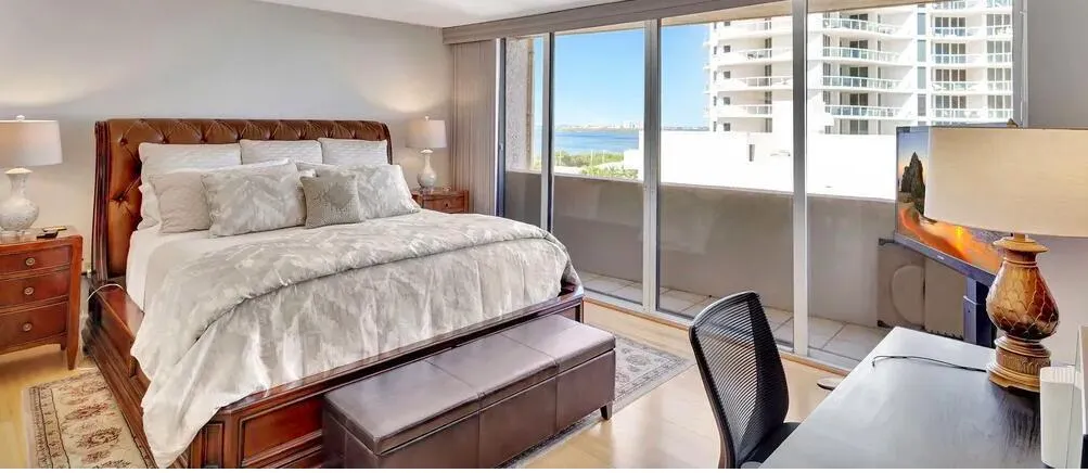 4200 N Ocean Drive, #1-905