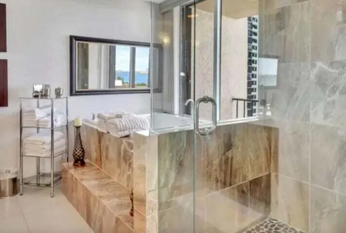 4200 N Ocean Drive, #1-905