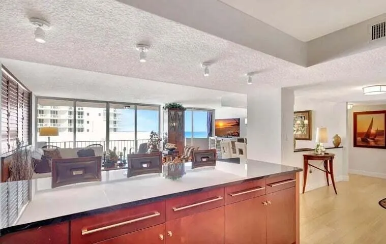4200 N Ocean Drive, #1-905