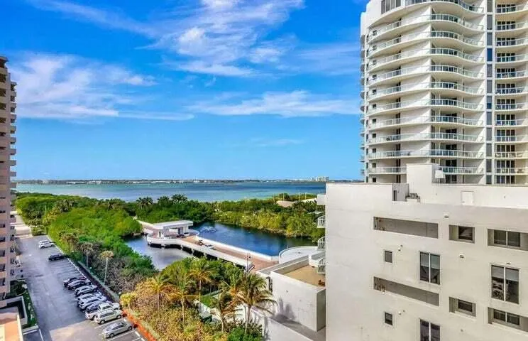 4200 N Ocean Drive, #1-905