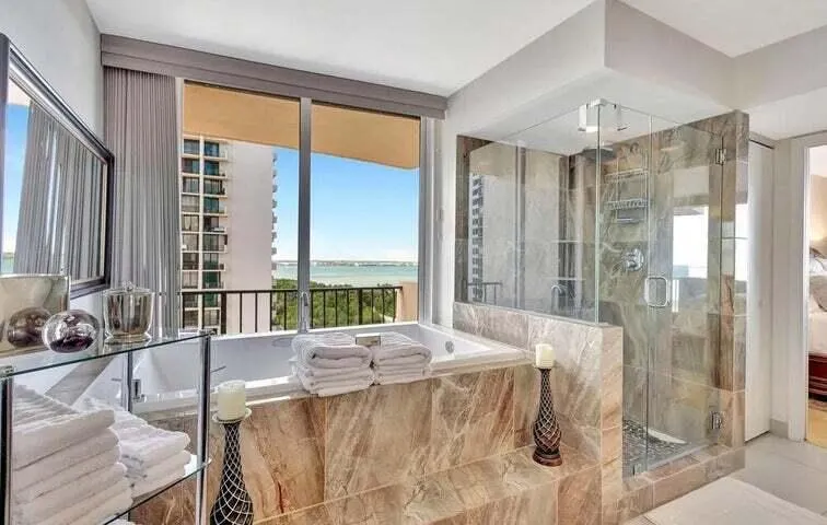 4200 N Ocean Drive, #1-905