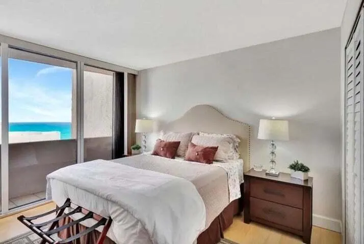 4200 N Ocean Drive, #1-905