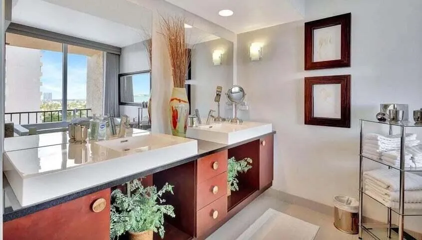 4200 N Ocean Drive, #1-905