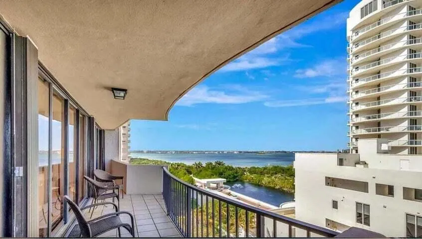 4200 N Ocean Drive, #1-905