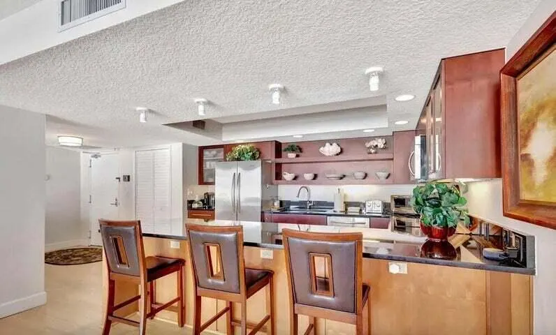 4200 N Ocean Drive, #1-905