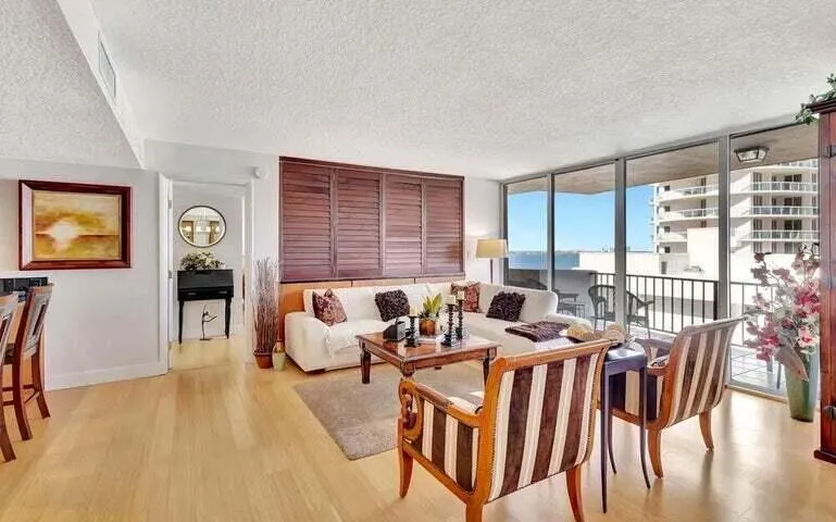 4200 N Ocean Drive, #1-905