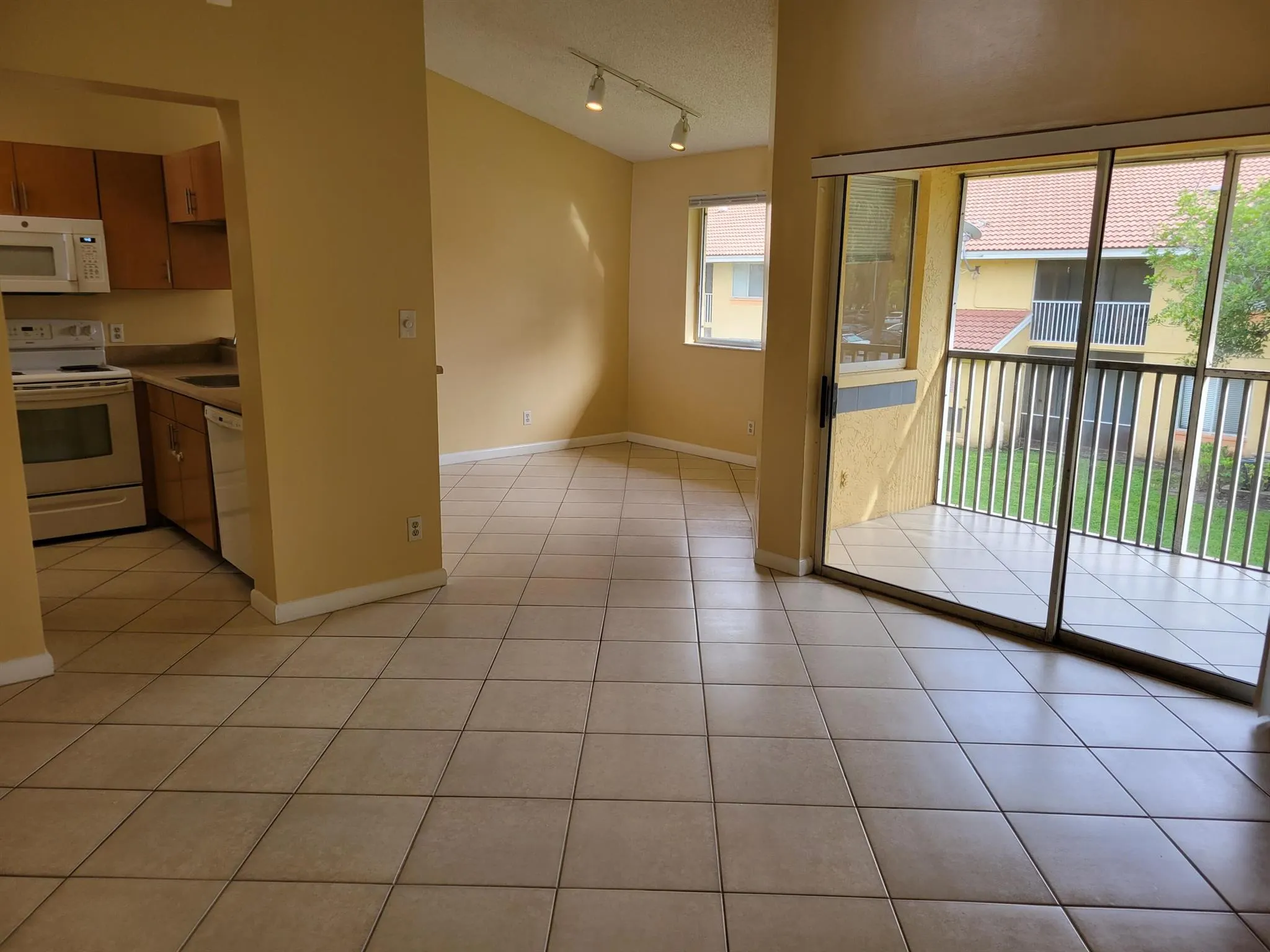 1112 Coral Club Drive, #1112