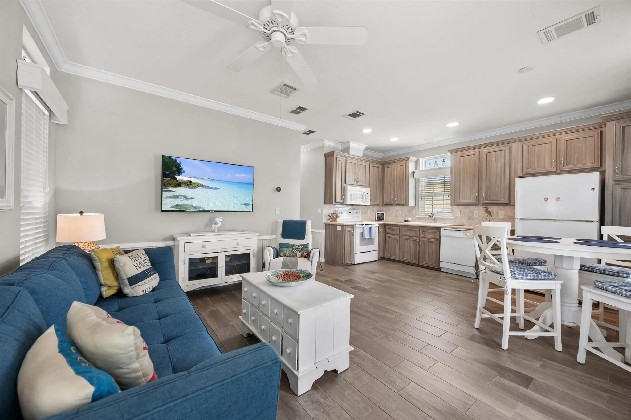 204 NE Sail Way