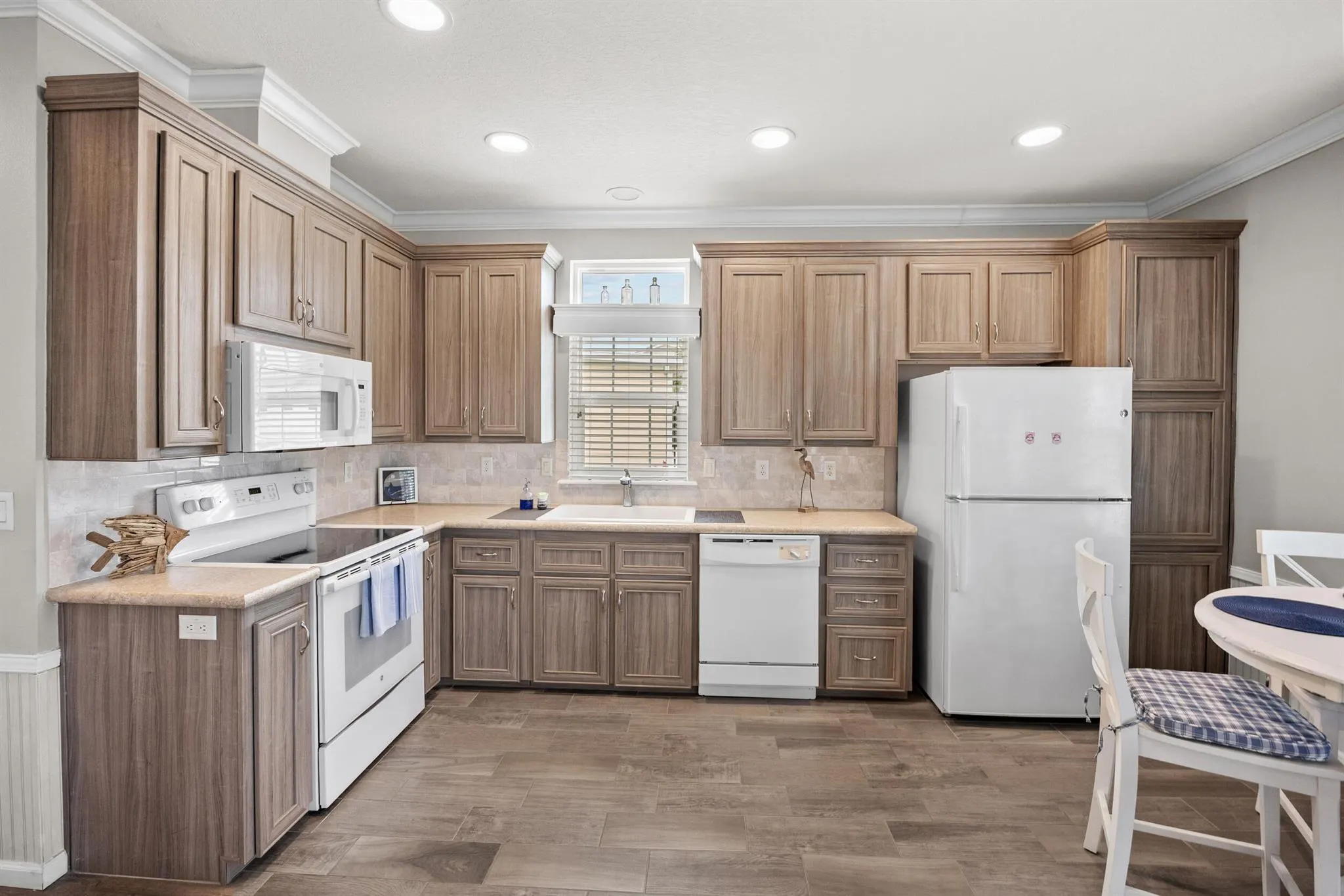 204 NE Sail Way