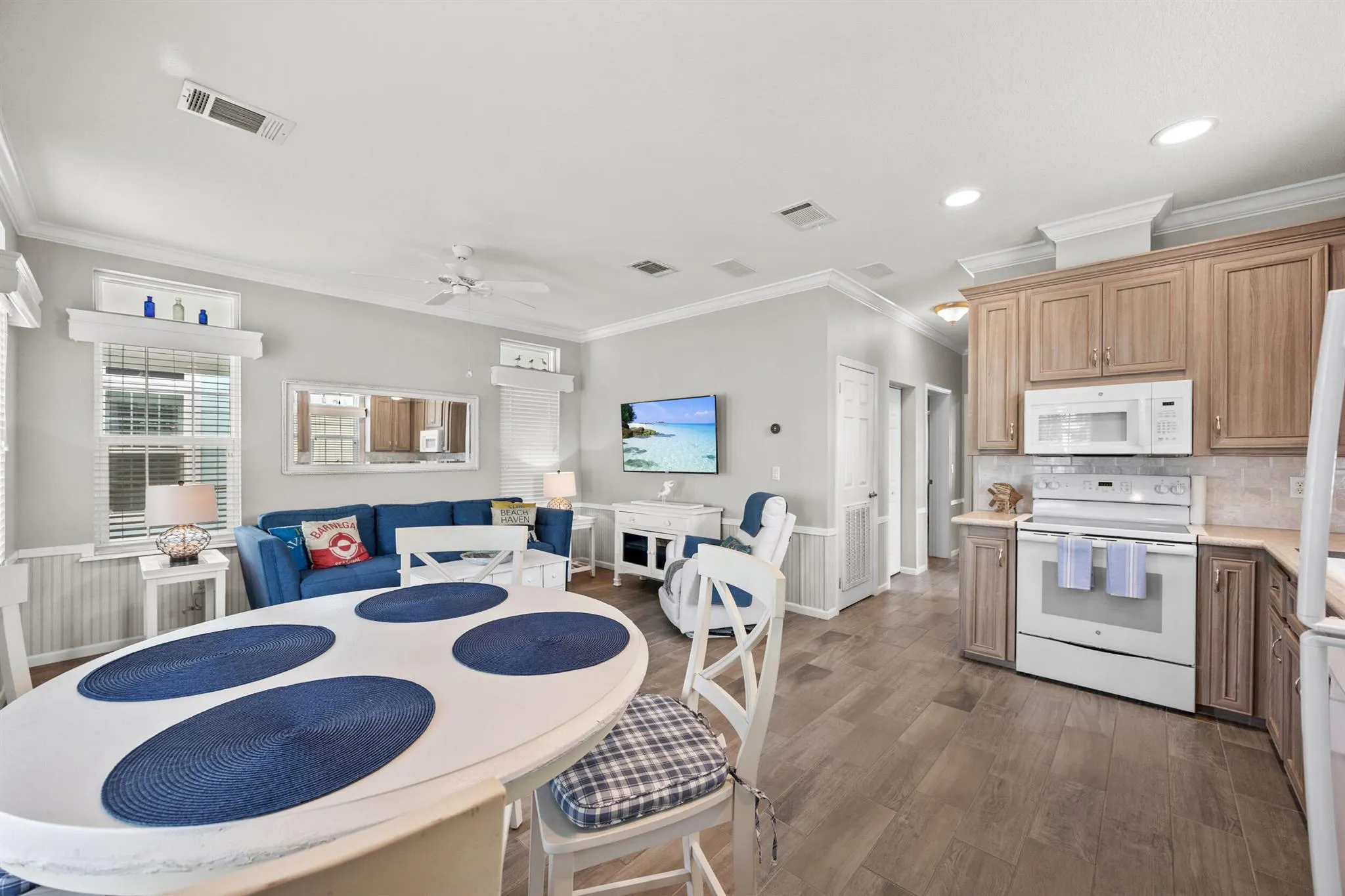 204 NE Sail Way