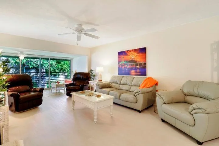 2 Westwood Avenue, #207g