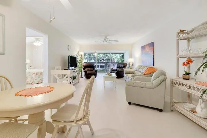 2 Westwood Avenue, #207g