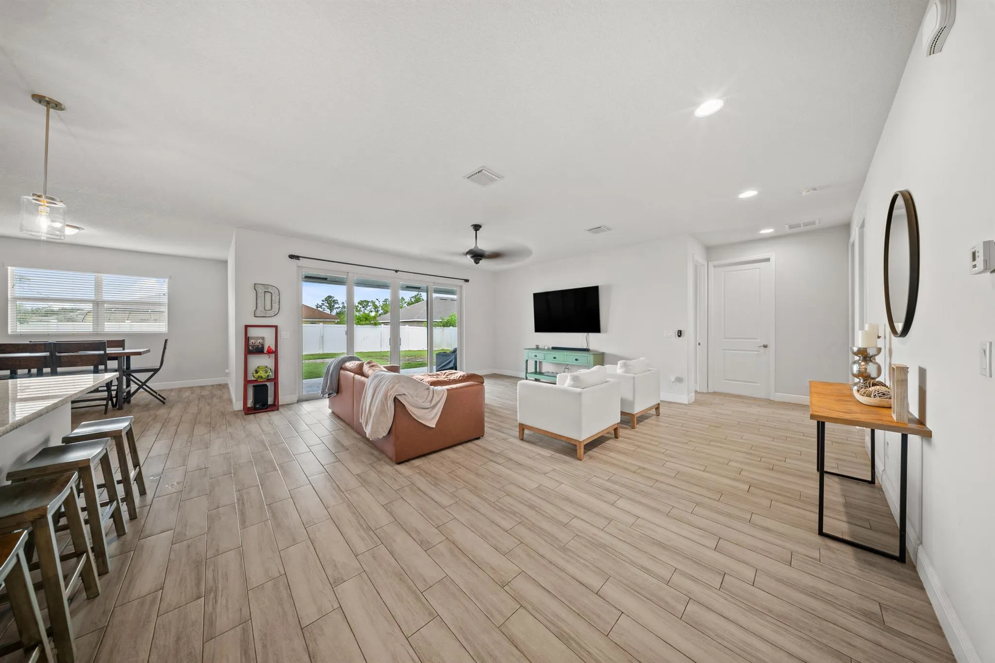 2437 SW Santana Avenue