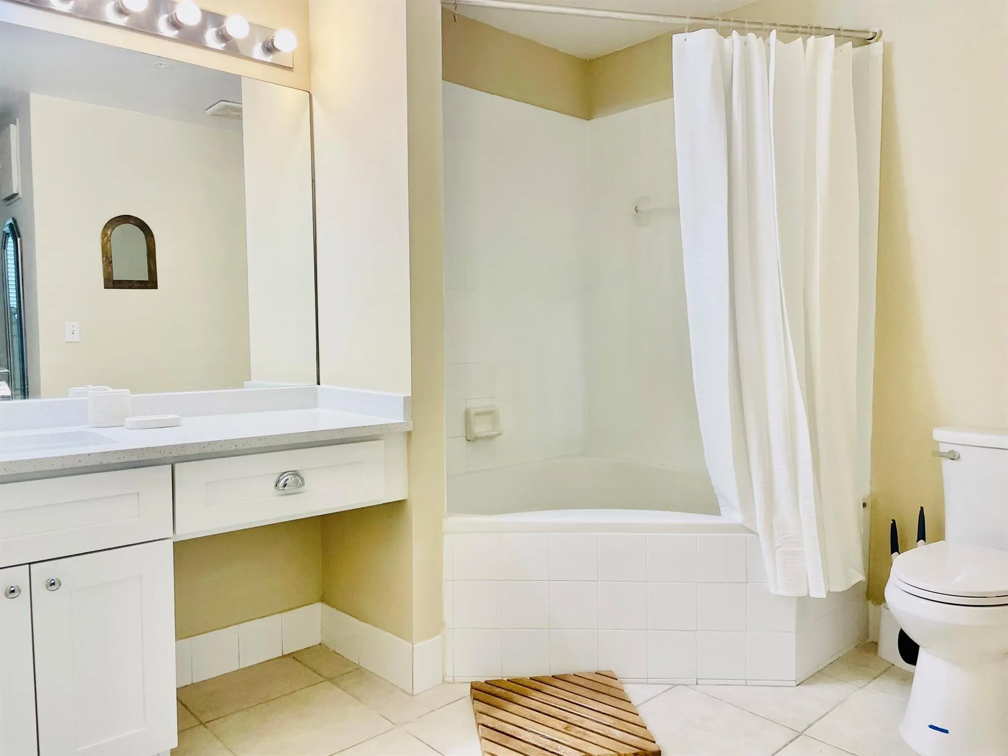 2060 Greenview Shores Boulevard, #303