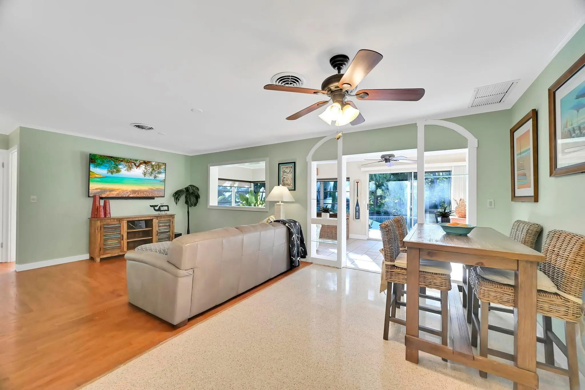 282 SE Edgewood Drive