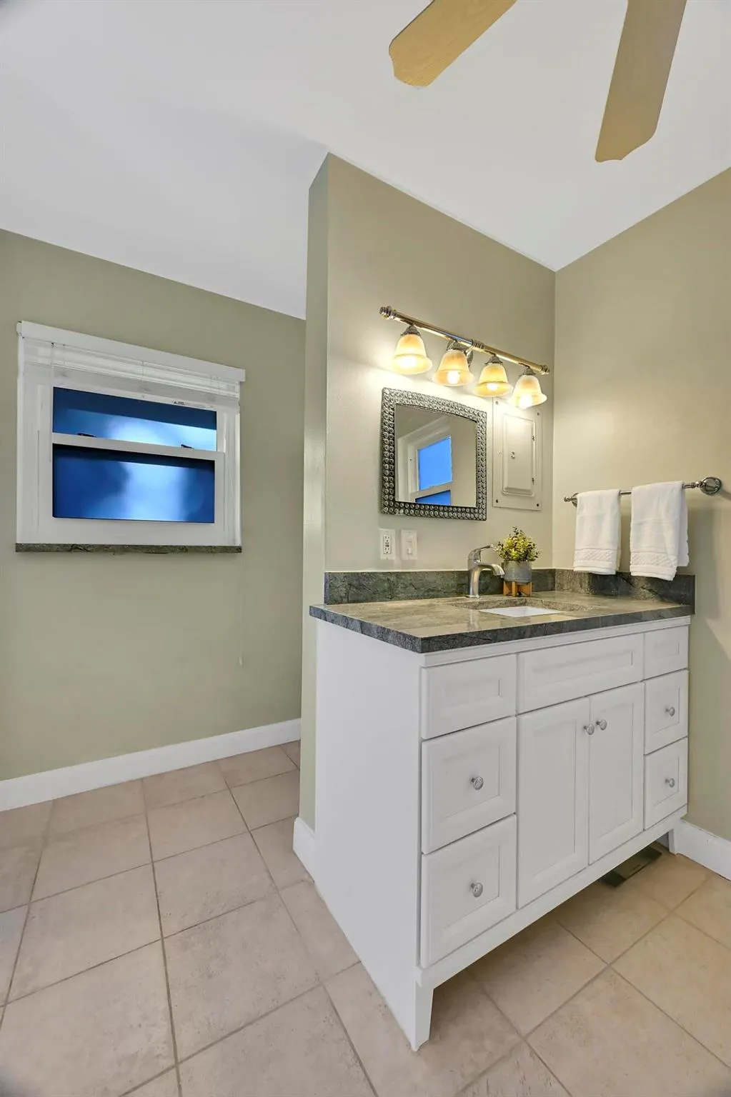 282 SE Edgewood Drive