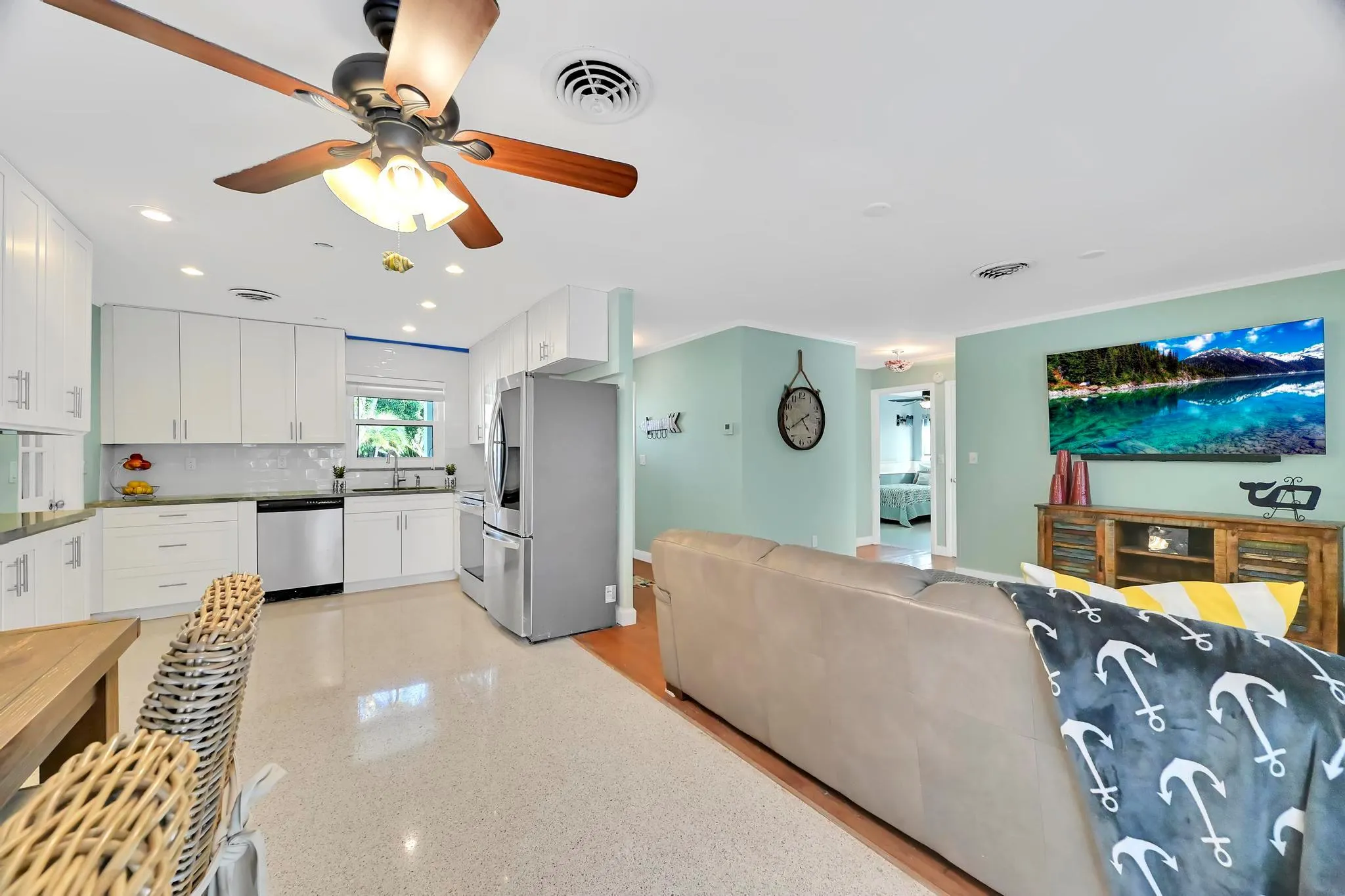 282 SE Edgewood Drive