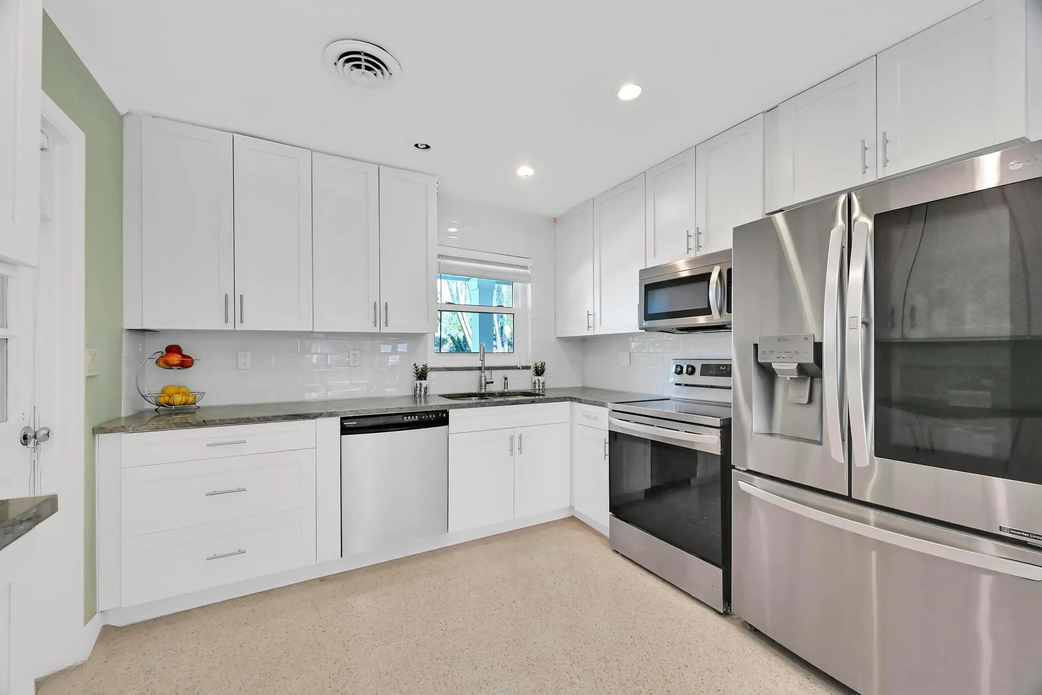 282 SE Edgewood Drive
