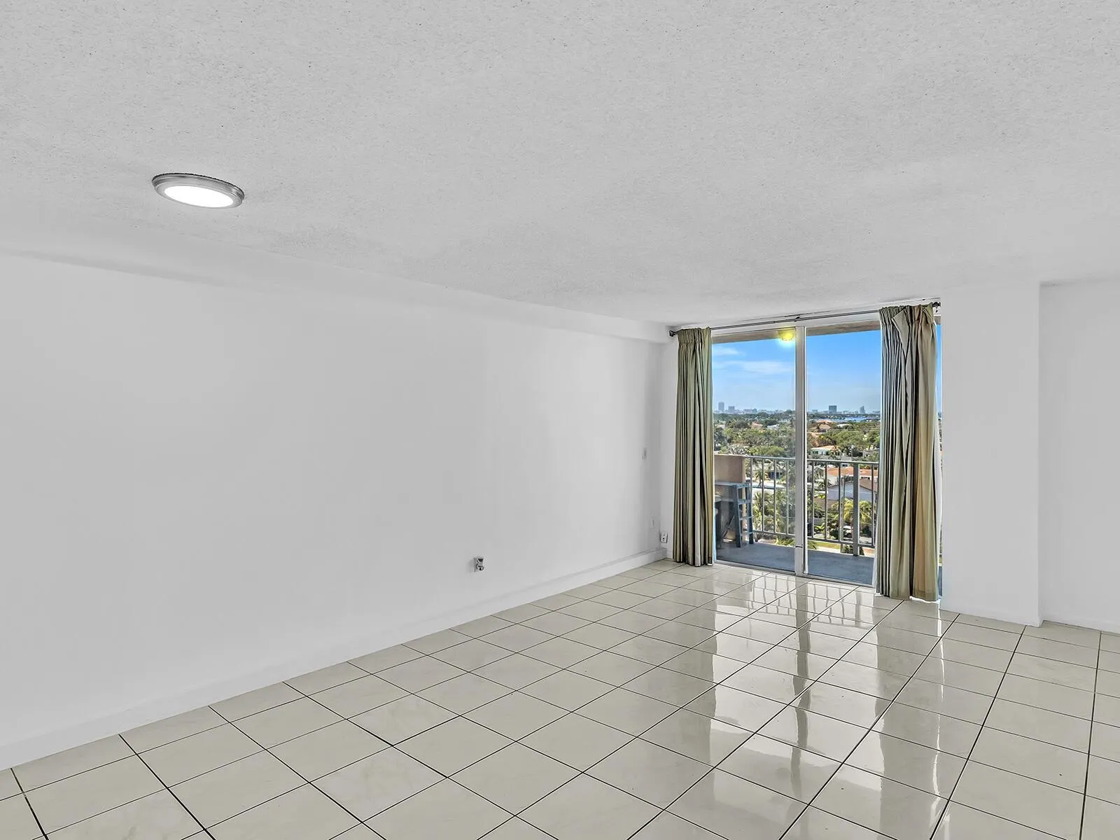 2350 NE 135th Street, #804