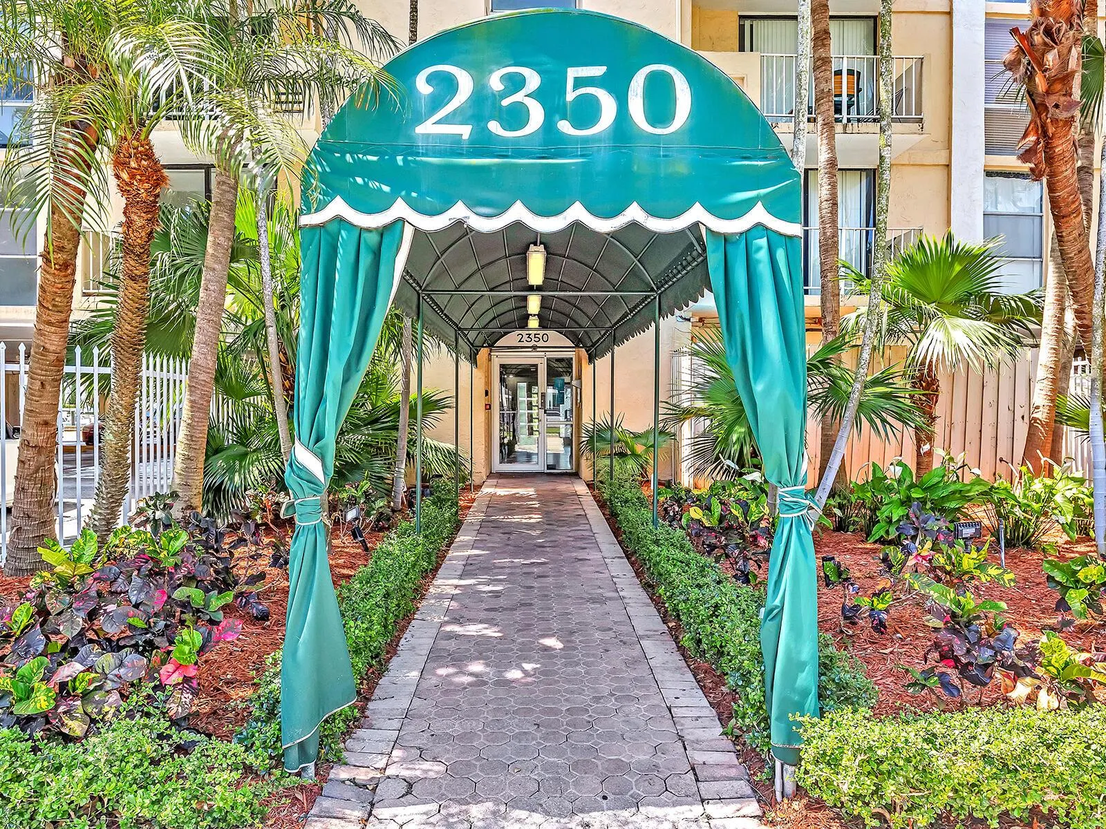 2350 NE 135th Street, #804