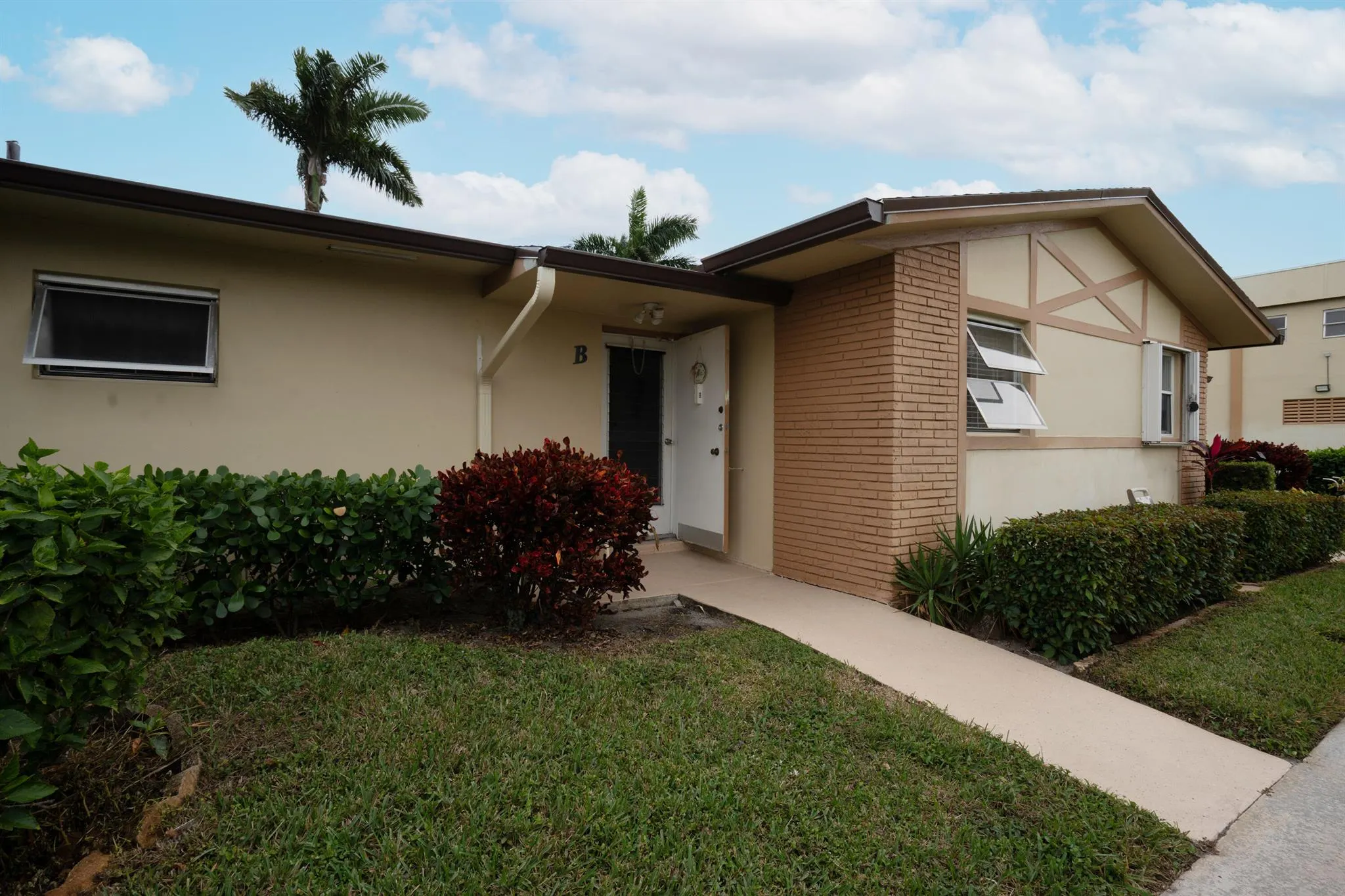 2822 Crosley Drive W, #B