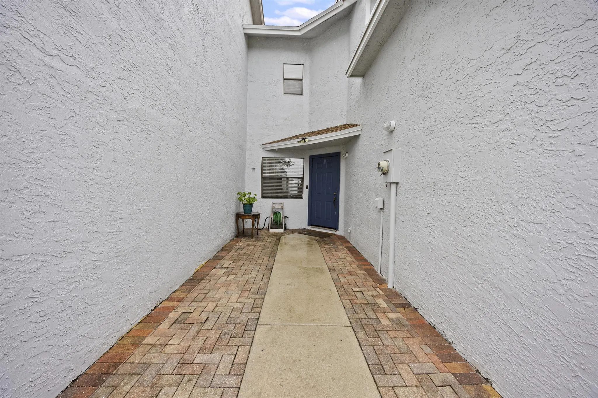 1519 Woodbridge Lakes Circle