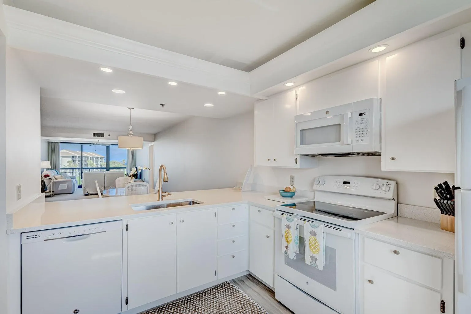 601 S Seas Drive, #401