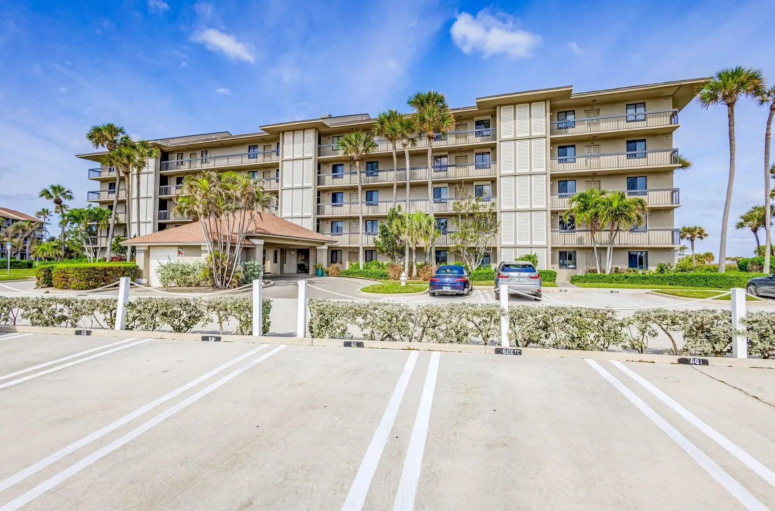 601 S Seas Drive, #401