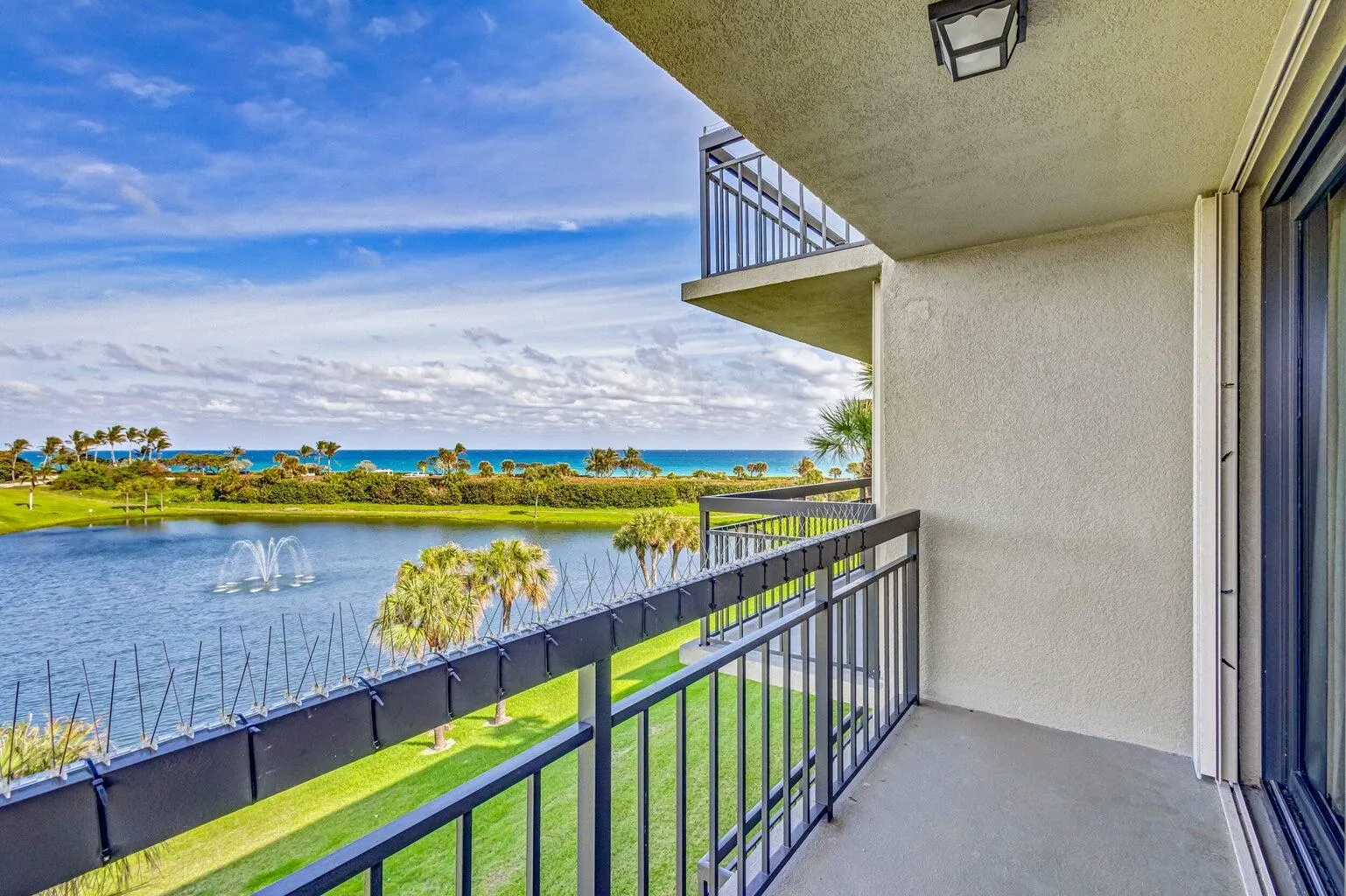 601 S Seas Drive, #401