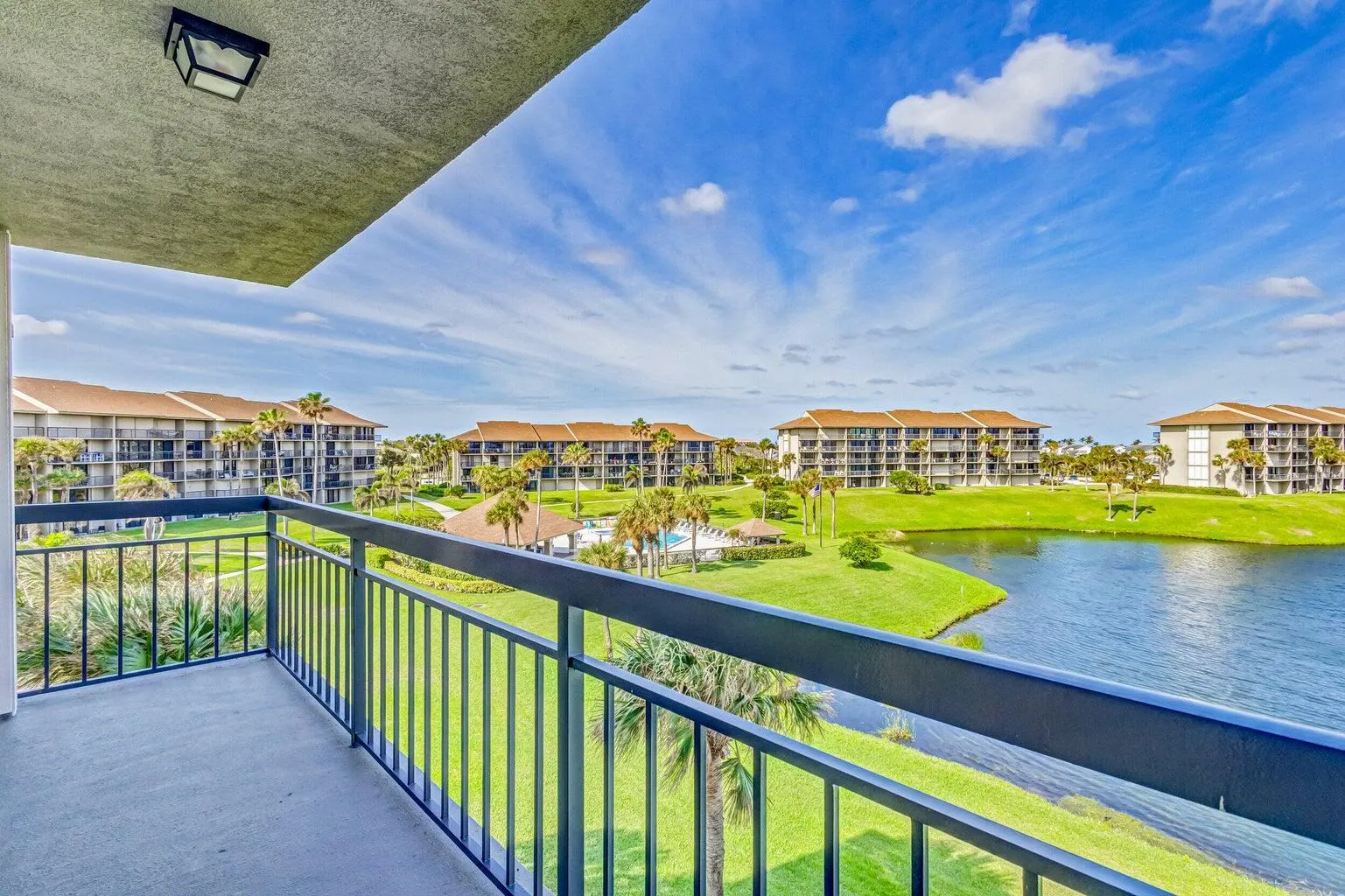 601 S Seas Drive, #401