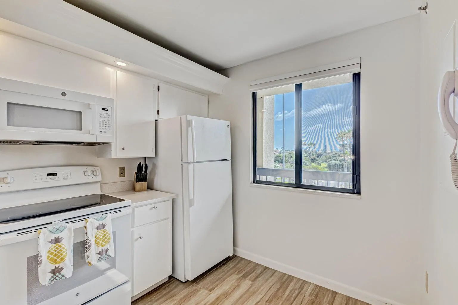 601 S Seas Drive, #401