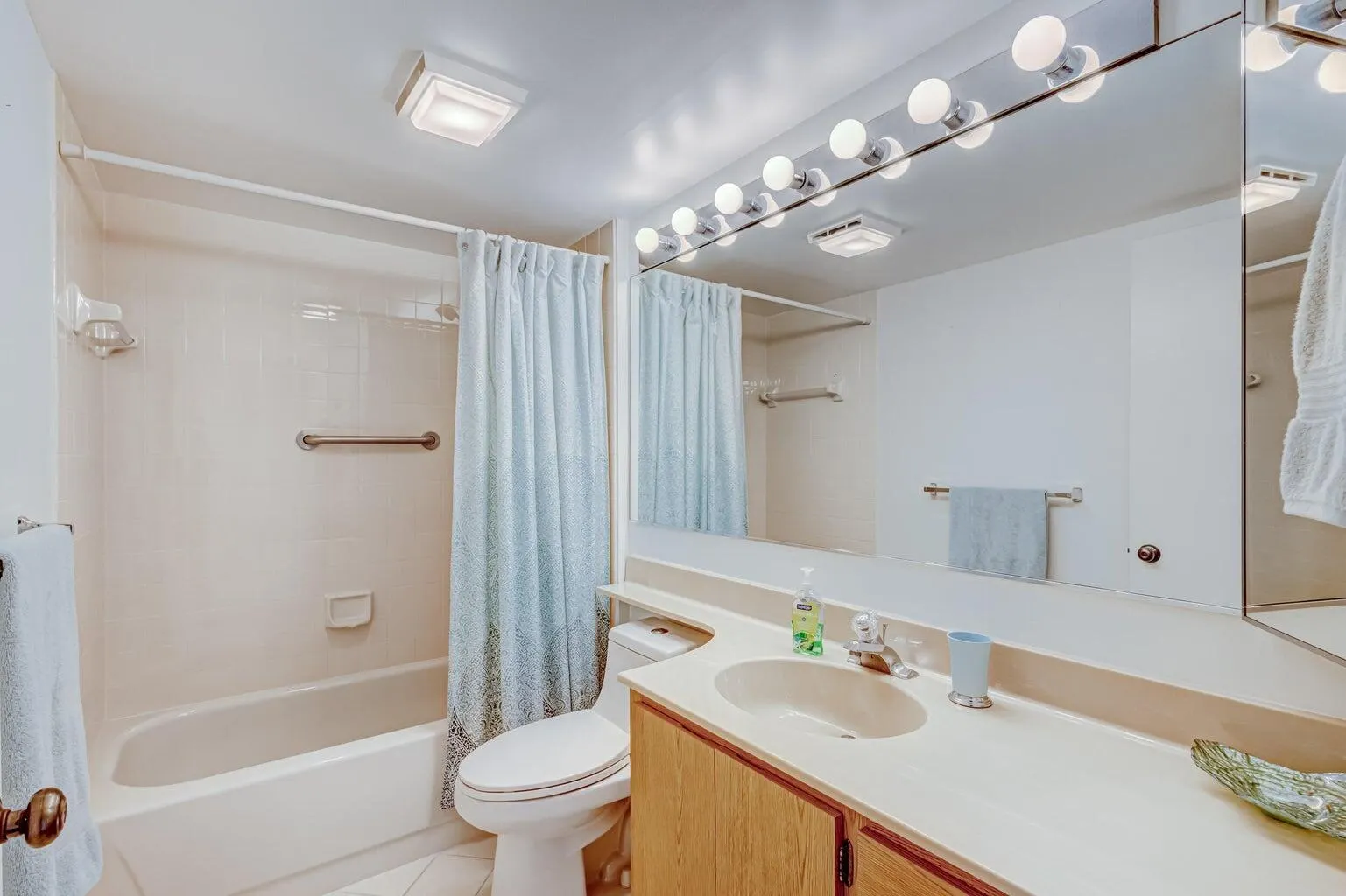 601 S Seas Drive, #401