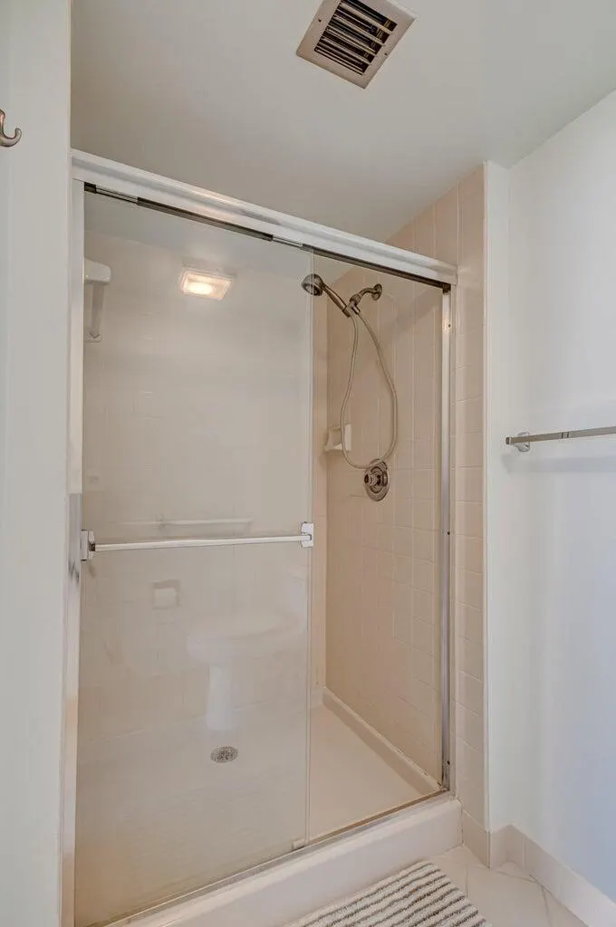 601 S Seas Drive, #401