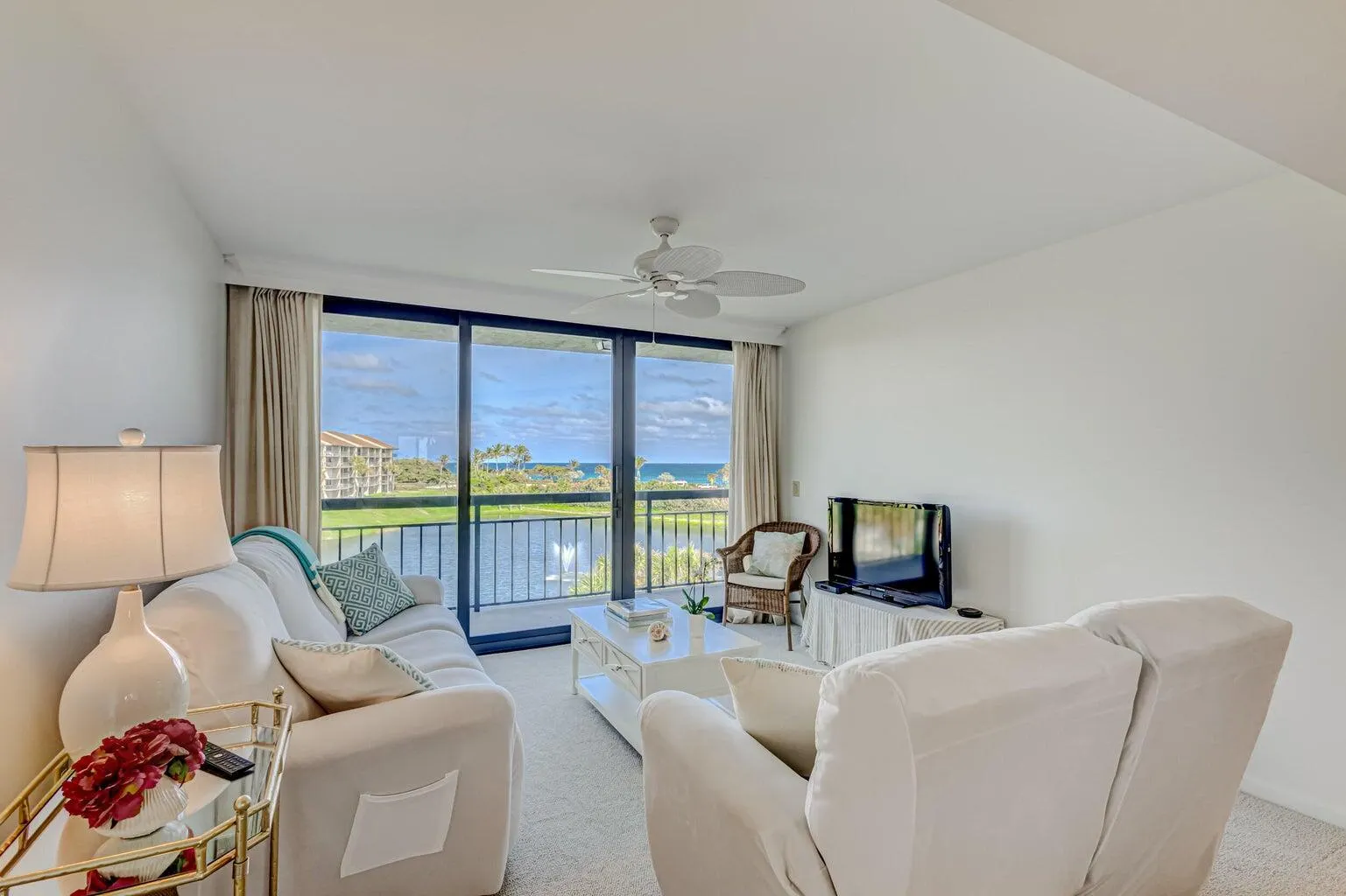 601 S Seas Drive, #401