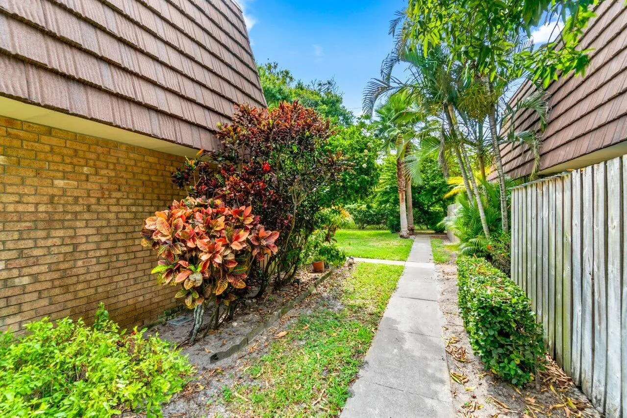 1715 17th Lane