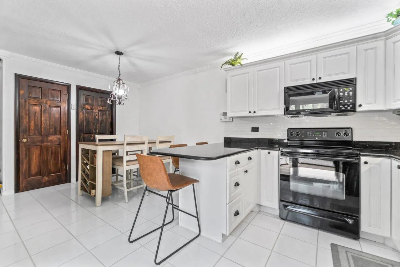 1715 17th Lane