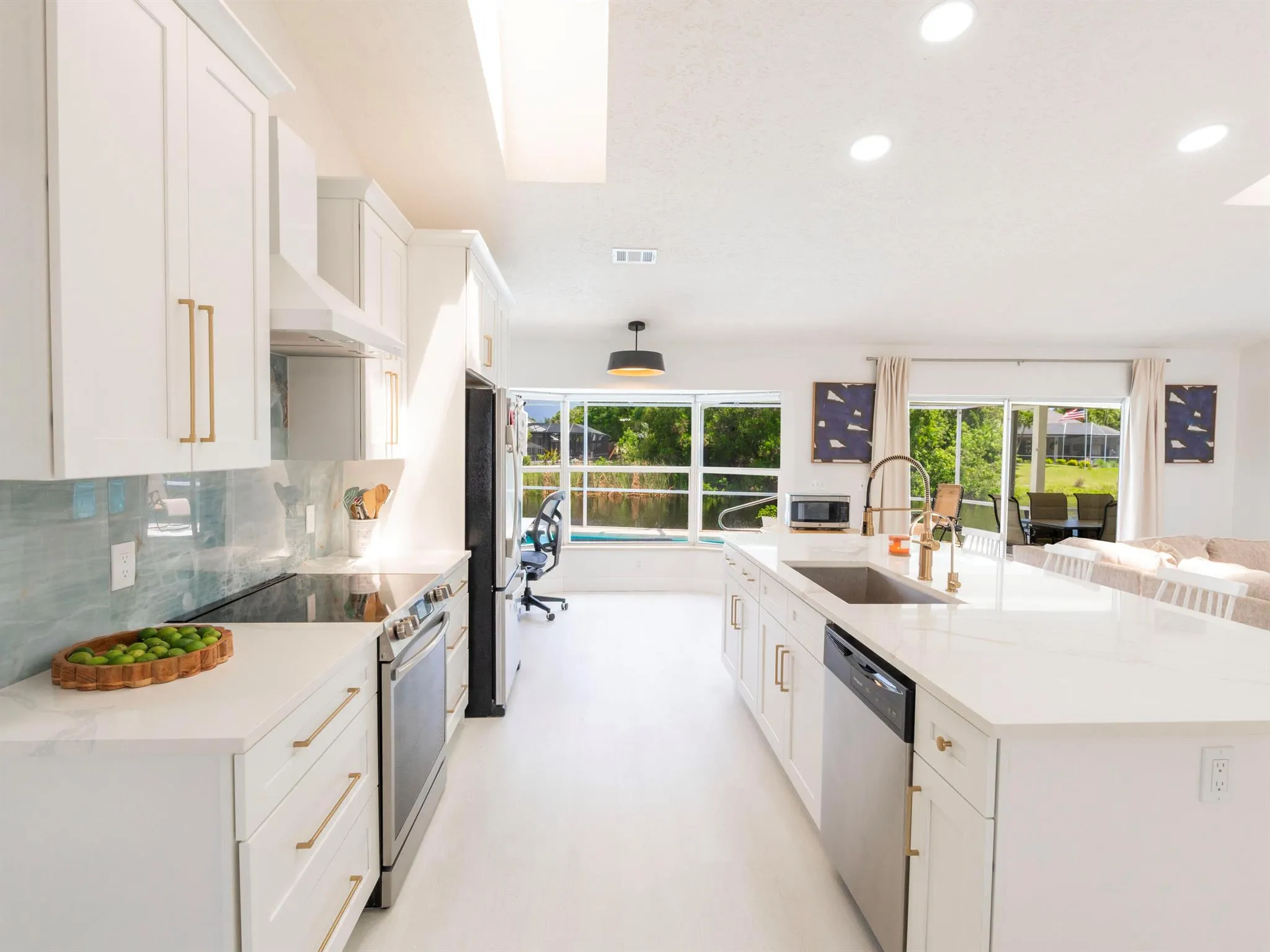 1123 SW Oak Hollow Court