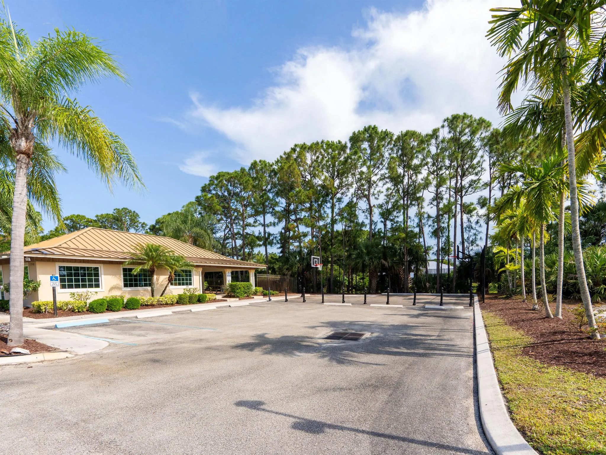 1123 SW Oak Hollow Court