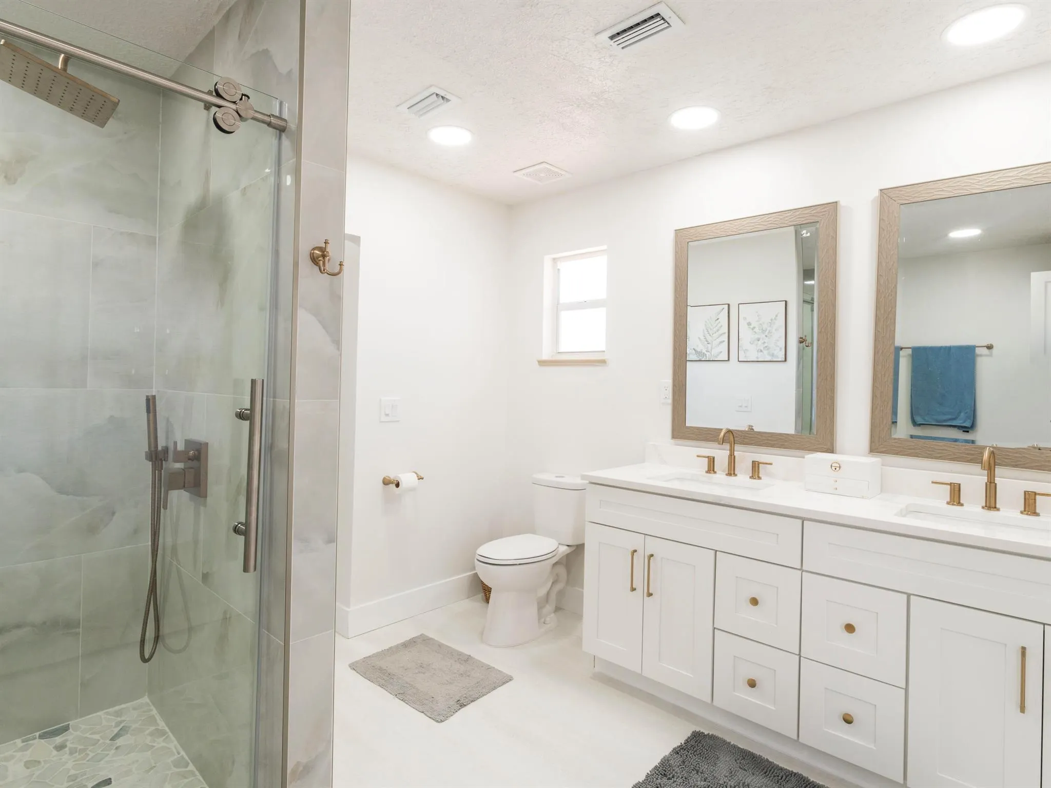 1123 SW Oak Hollow Court