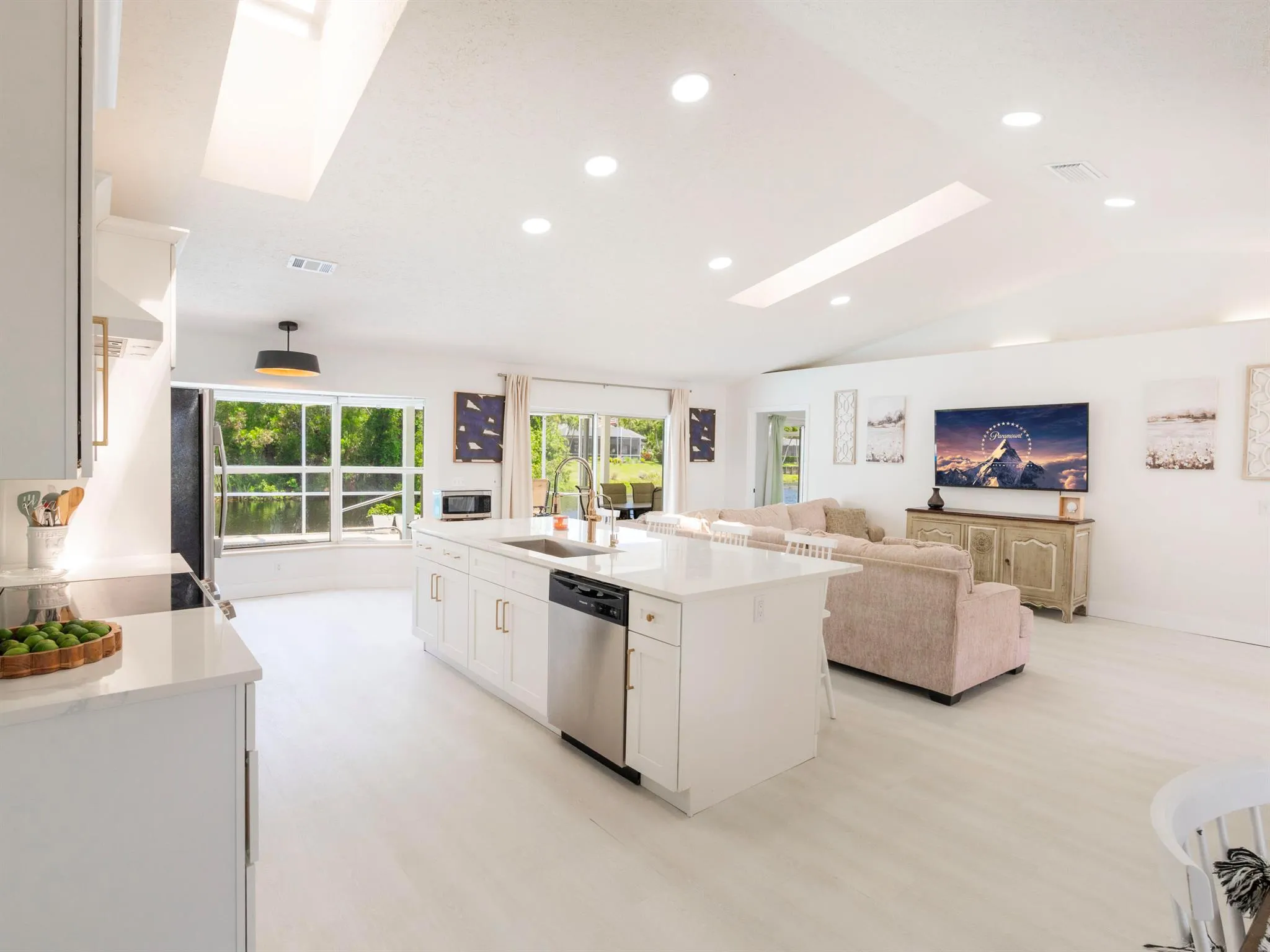 1123 SW Oak Hollow Court