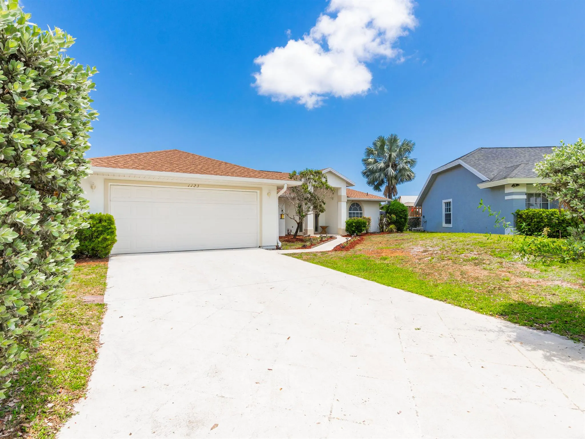 1123 SW Oak Hollow Court