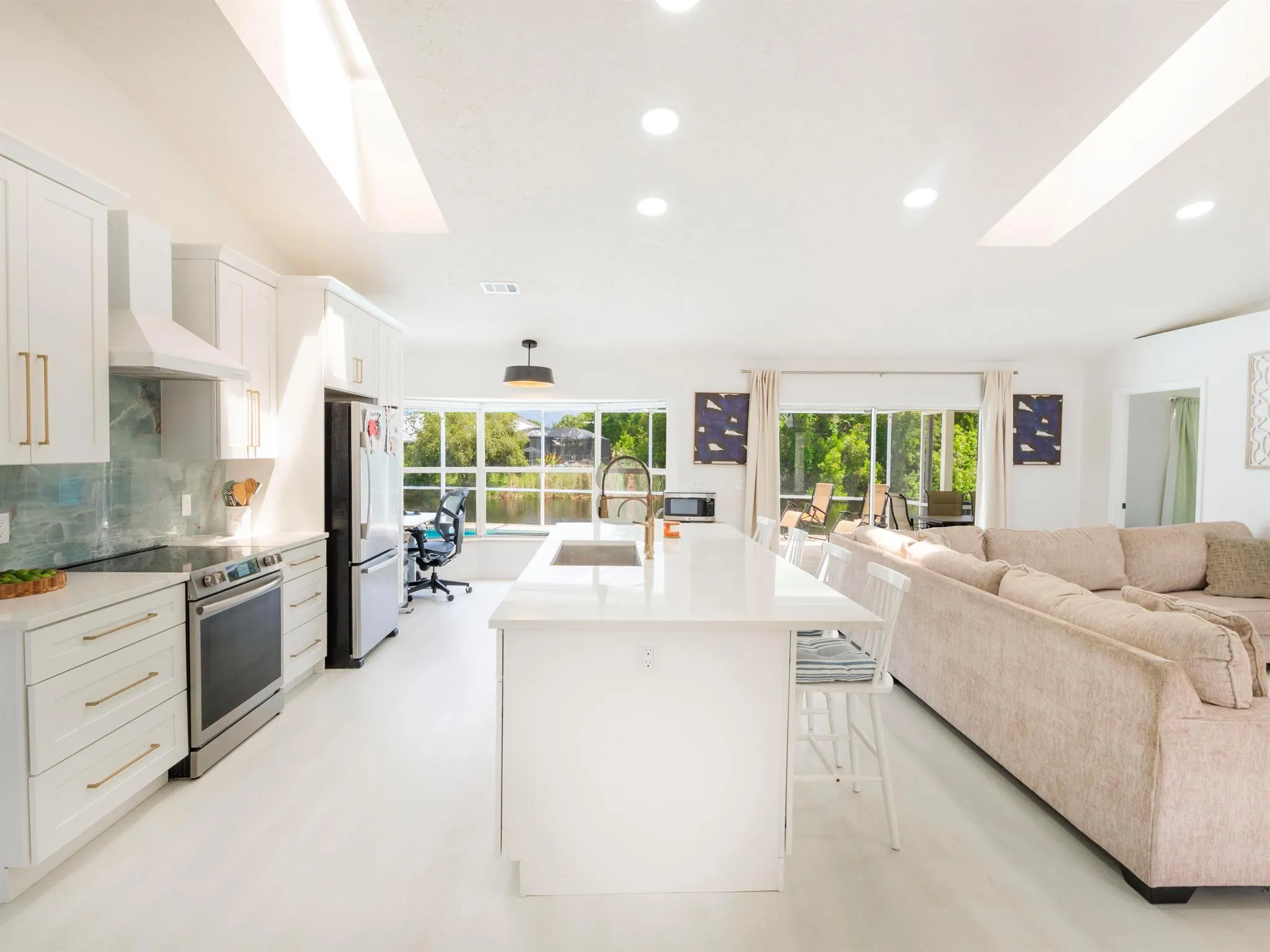 1123 SW Oak Hollow Court