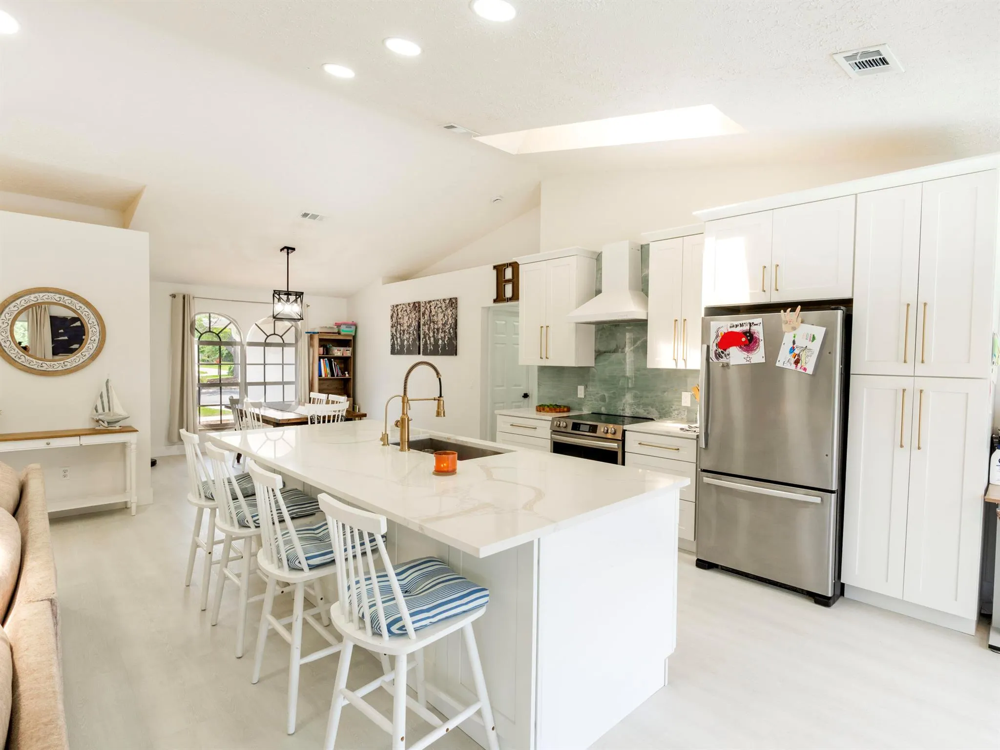 1123 SW Oak Hollow Court