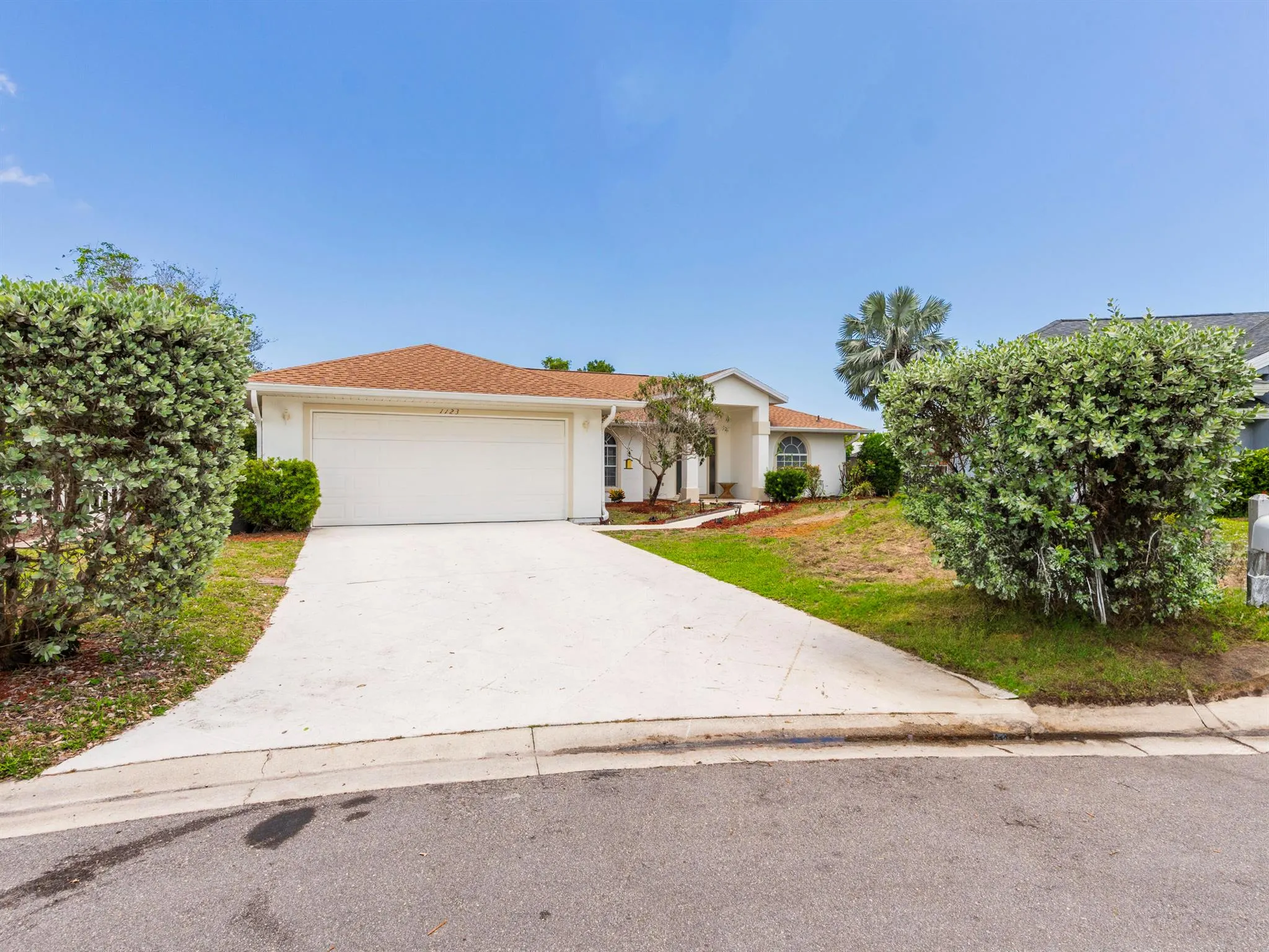 1123 SW Oak Hollow Court