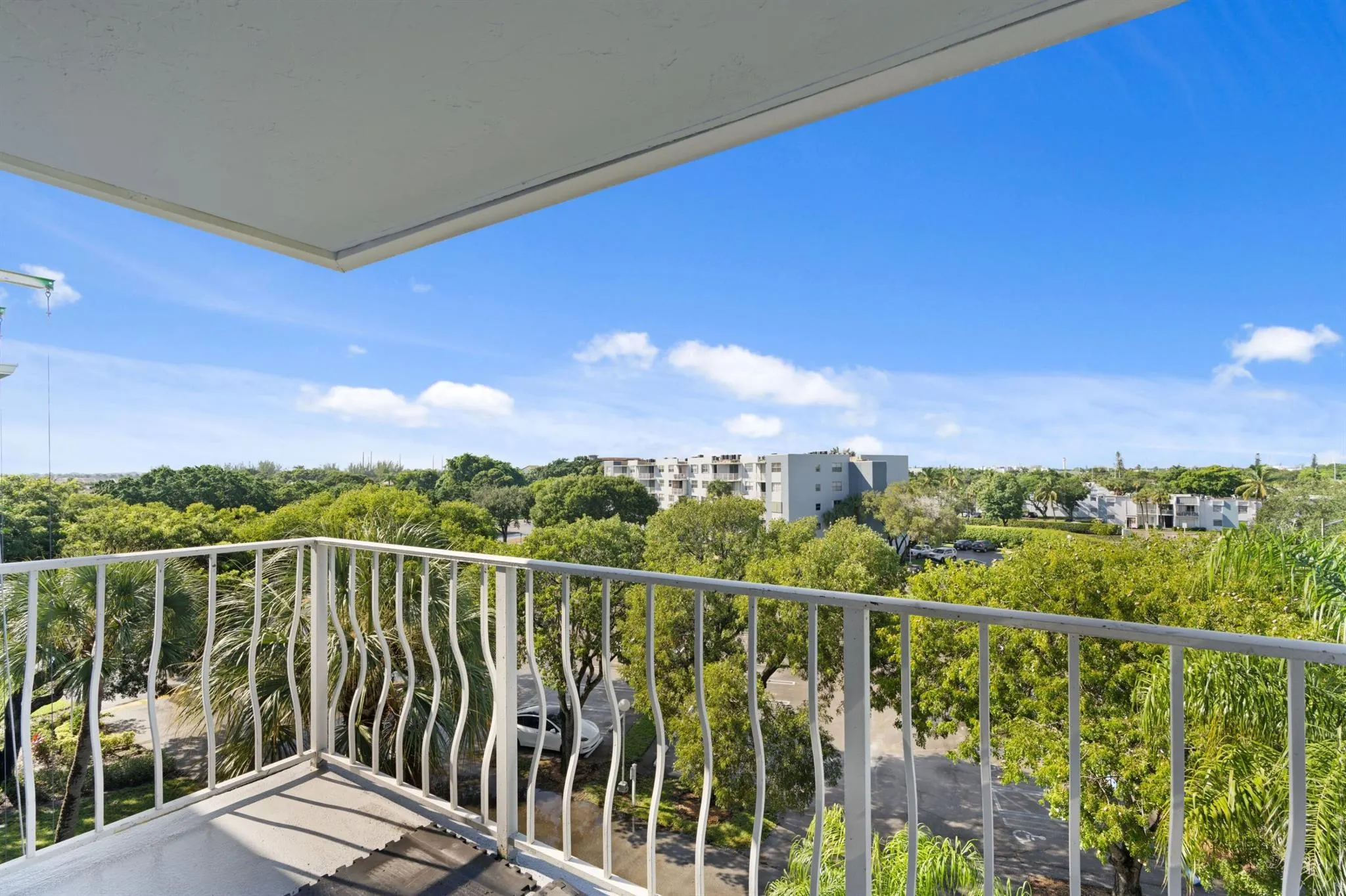 480 Executive Center Drive, #5i